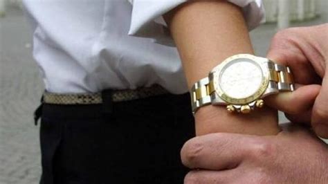 furto rolex in aeroporto|Furto di un Rolex in aeroporto, iniziato il processo per la.